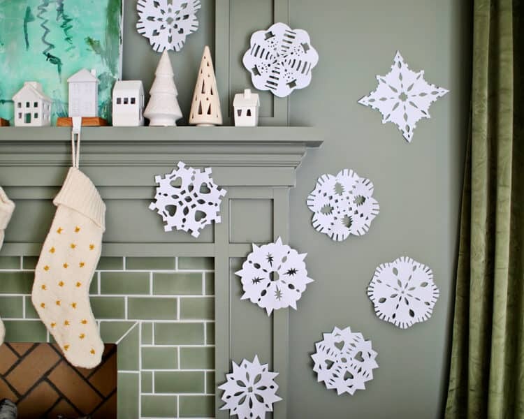 How to make paper Snowflakes - It's Always Autumn